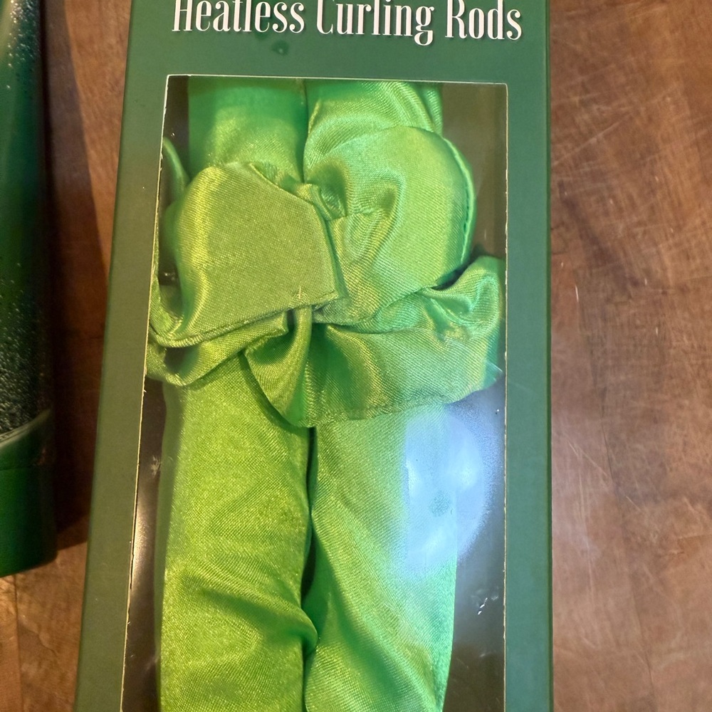 WICKED Green Heatless Curling Rods Set Witch Hair Brush Watermelon Lotion NEW - Picture 8 of 16